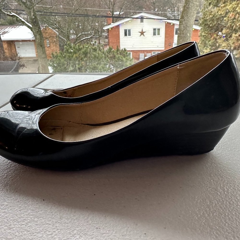 Chinese Laundry, Black Patent Wedges, Size 6
